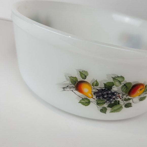 Arcopal Fruits de France large milk glass serving bowl, Vintage, 70s, Casserole - Picture 6 of 7